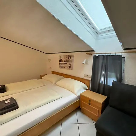 Wildrose Нойкирхен-ам-Гросфенедигер